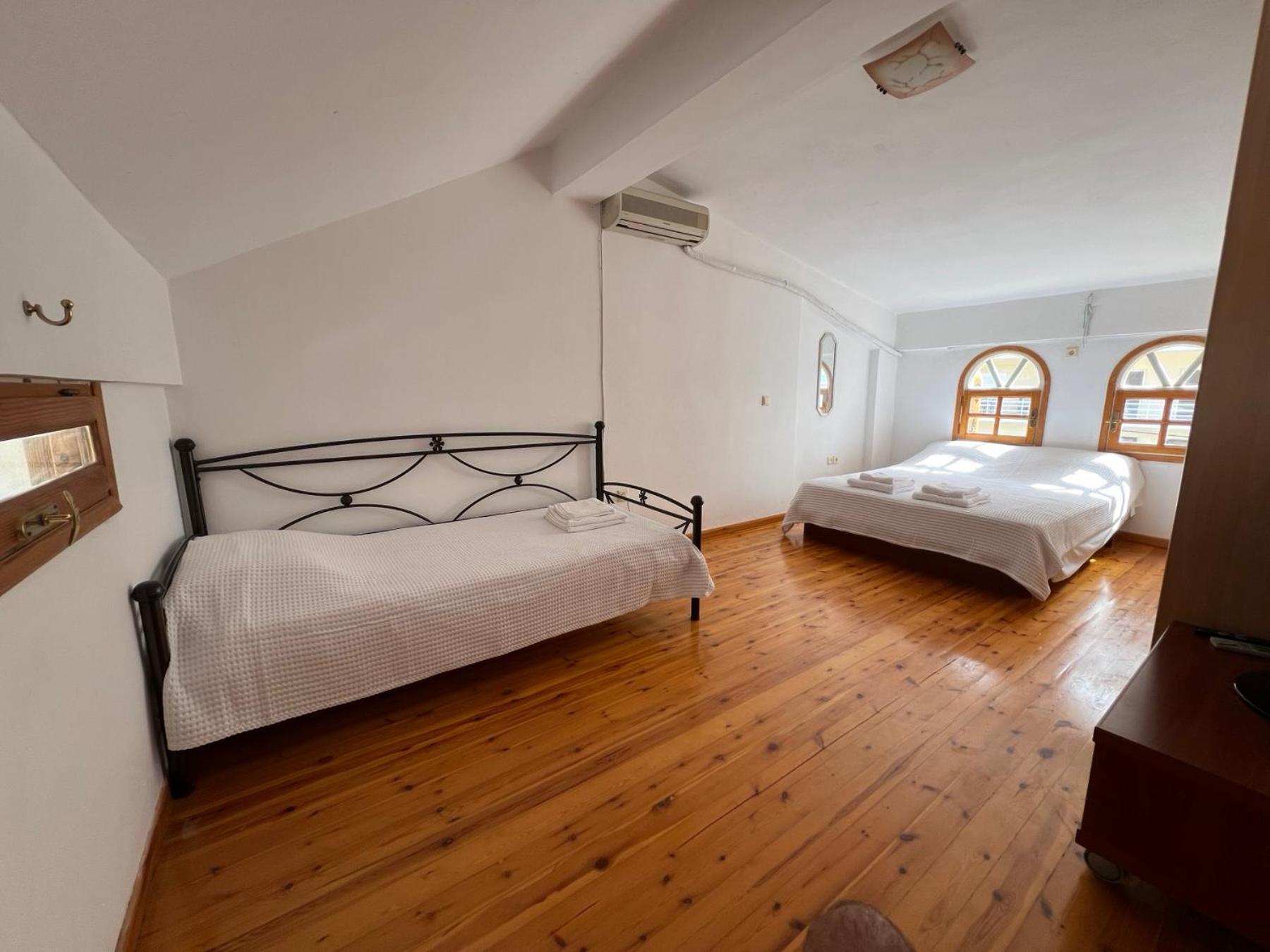 Casa Di Mare Villa ลูตรากี ภายนอก รูปภาพ